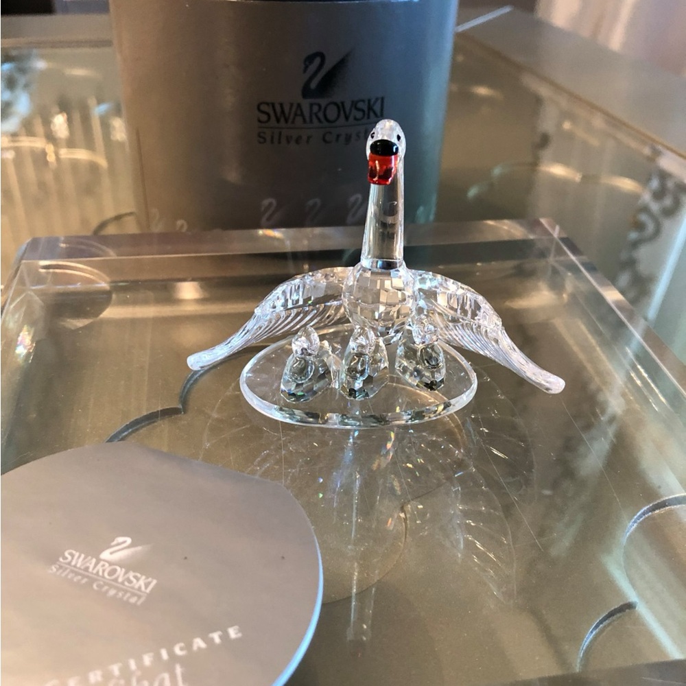 SWAROVSKI RETIRED 2000 SWAN FAMILY